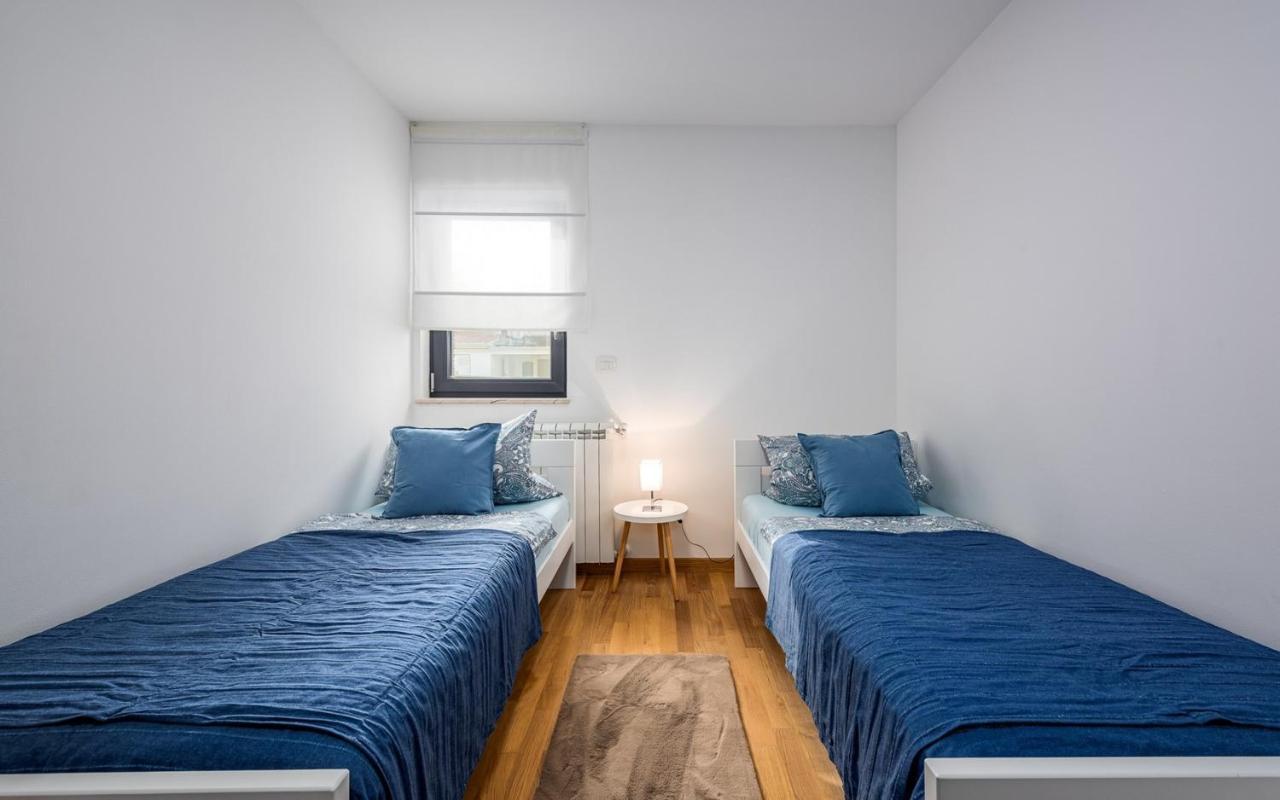 Punta Mary House With Apartment Umag Extérieur photo