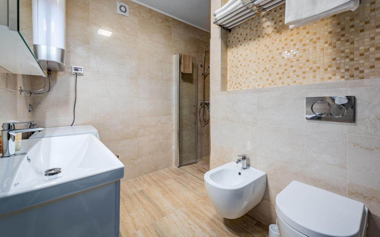 Punta Mary House With Apartment Umag Extérieur photo