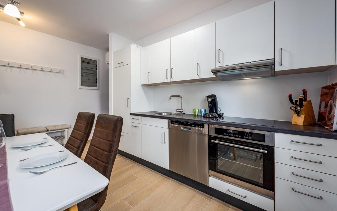 Punta Mary House With Apartment Umag Extérieur photo